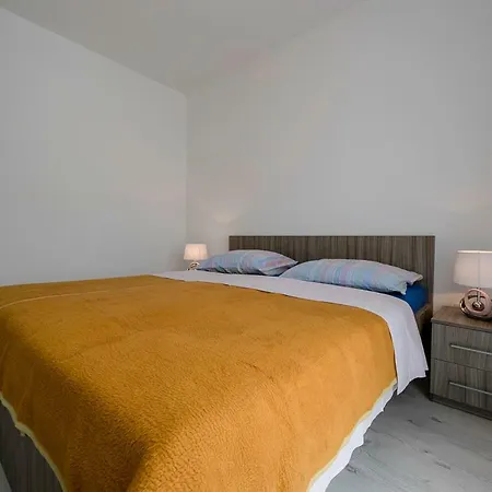 Apartman Jasmina Banjol Exterior photo